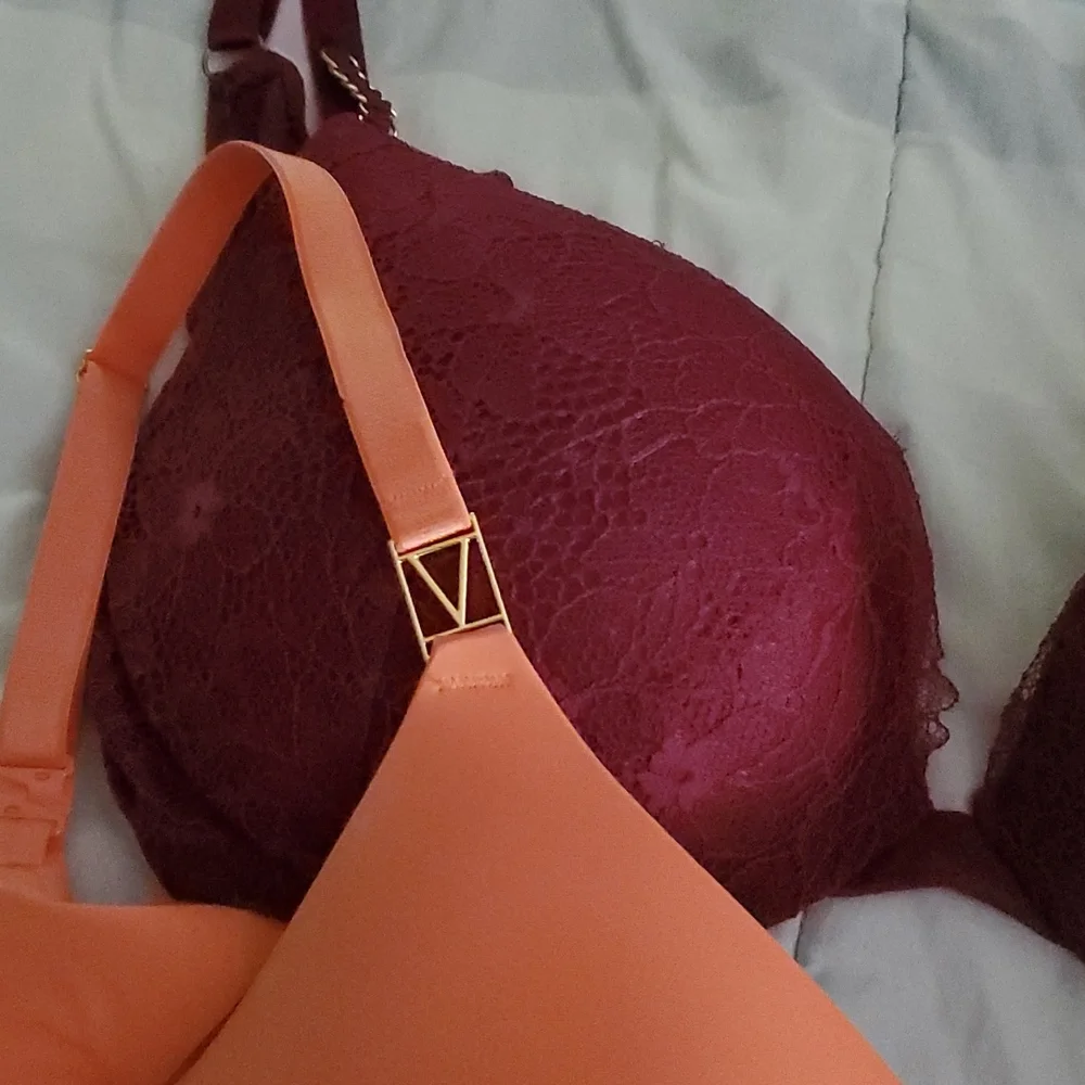 Bras - Picture 4 of 7